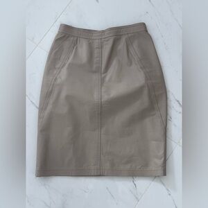 Elegant Genuine Leather Tan Women's Skirt Size:5/6
Pencil Style